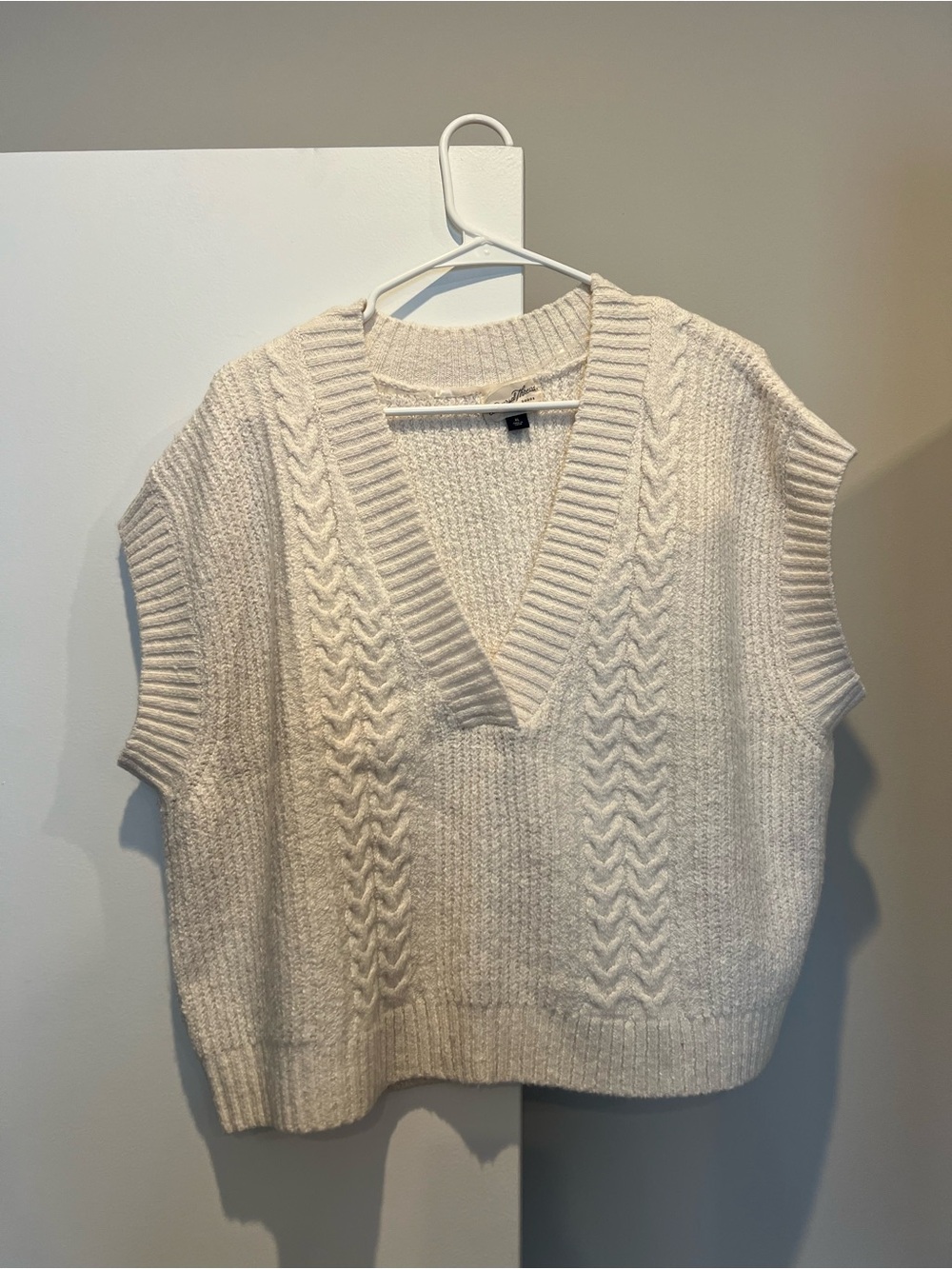 Universal Thread Cream Cable Knit V-Neck Sweater Vest